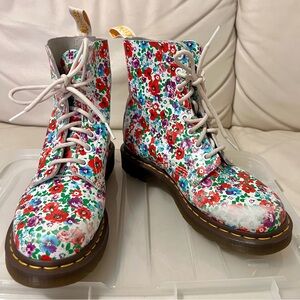 Dr. Martens Pascal White Wild Poppy Floral Lace Up Boots Women's Size 7
